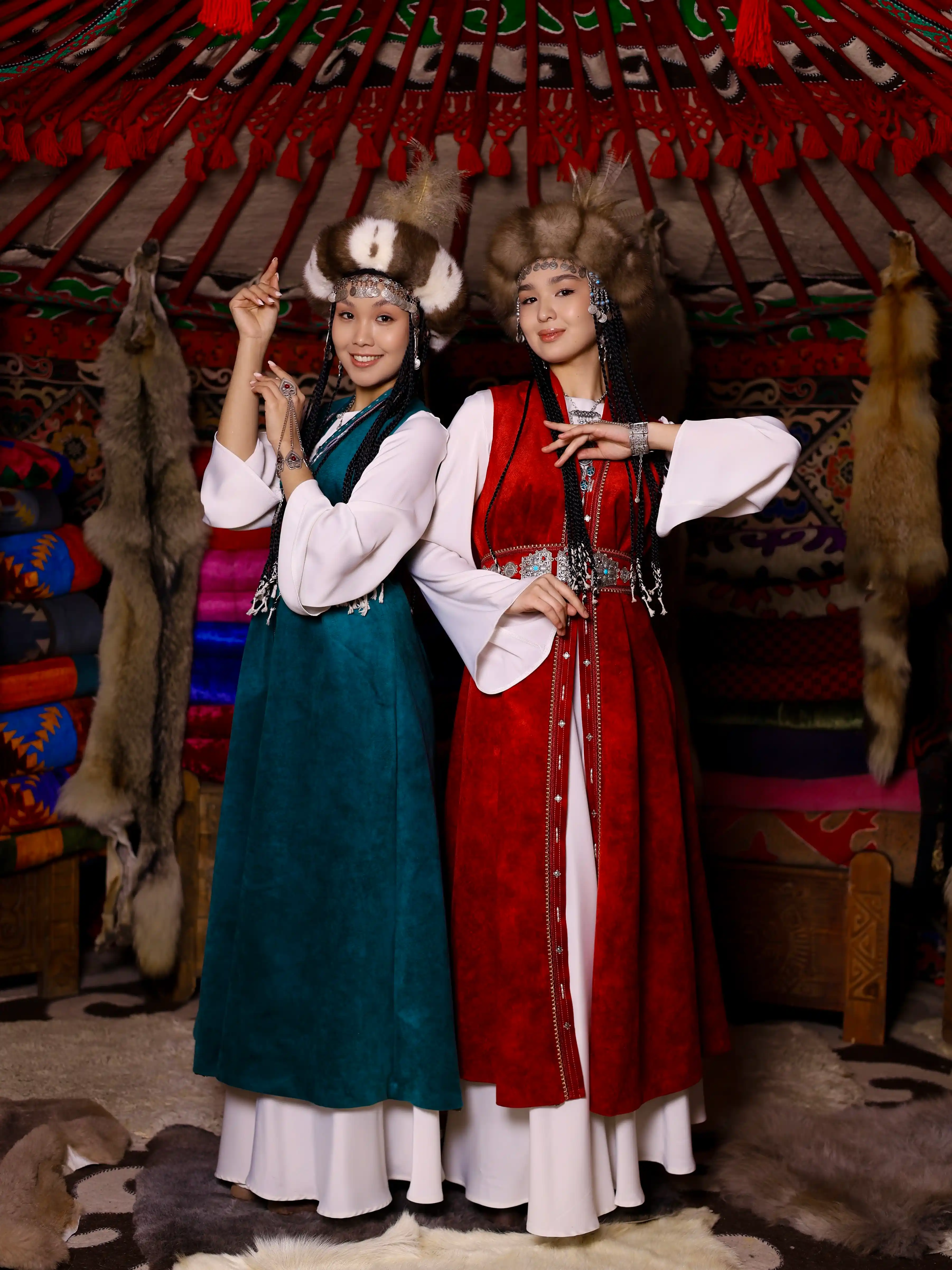 Айымдар — улуттук кийим ижарасы